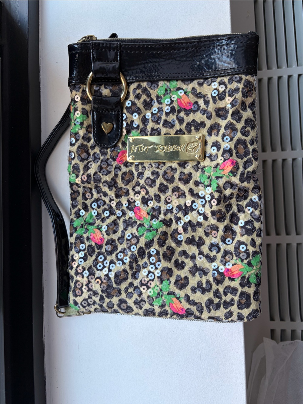 VINTAGE BETSEY JOHNSON Y2K Betseyville Leopard Expandable Wristlet Accessory - Picture 4 of 10